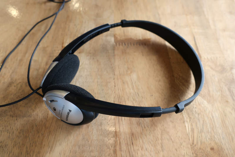 Budget headphones with a good low frequency response