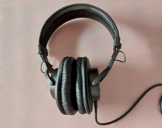 Sony MDR-7506 over-ear-headphones